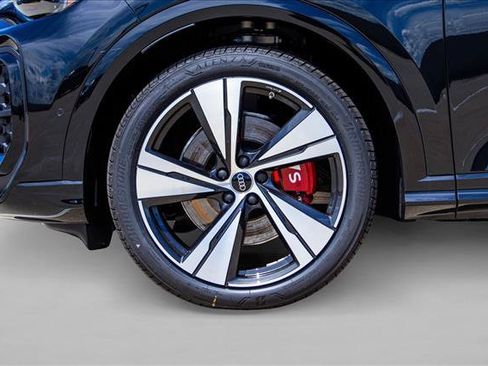 New 2026 Audi SQ5 Prestige AWD/4WD image 9
