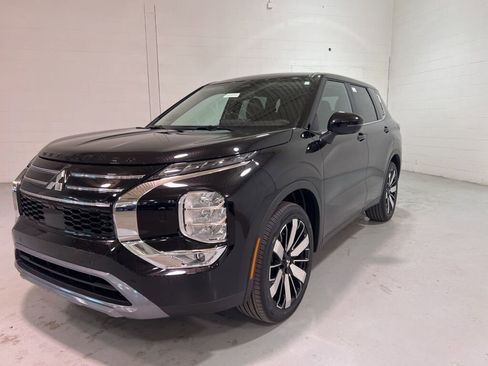 New 2025 Mitsubishi Outlander SE image 7