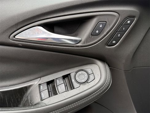 Used 2022 Buick Encore GX Essence w/ Experience Buick Package image 19