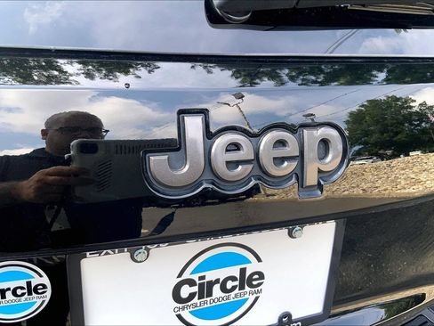 Used 2020 Jeep Grand Cherokee High Altitude AWD/4WD image 8