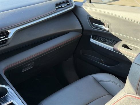 Used 2025 Toyota Sienna XSE image 17
