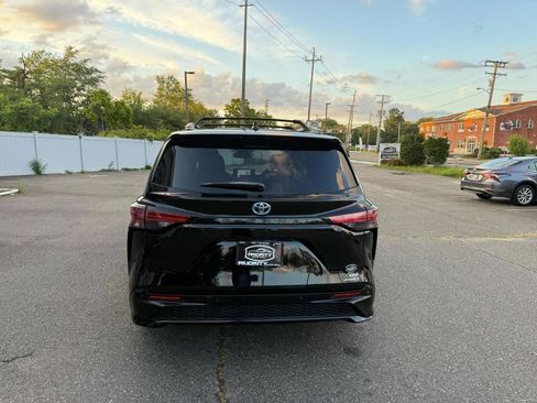 Used 2022 Toyota Sienna XSE w/ XSE Plus Package FWD image 8