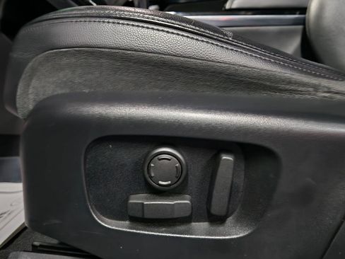 Used 2020 Land Rover Range Rover Evoque SE image 9