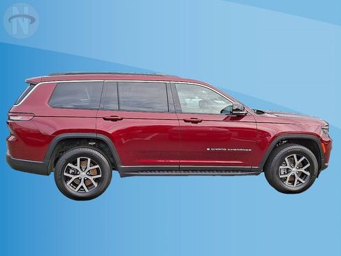 Certified 2025 Jeep Grand Cherokee L Limited w/ Luxury Tech Group II AWD/4WD image 18