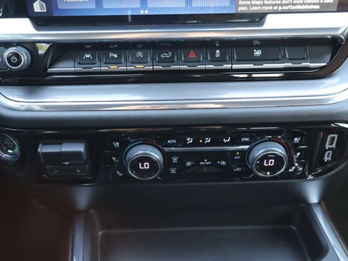 Used 2024 Chevrolet Silverado 1500 High Country w/ High Country Premium Package AWD/4WD image 31