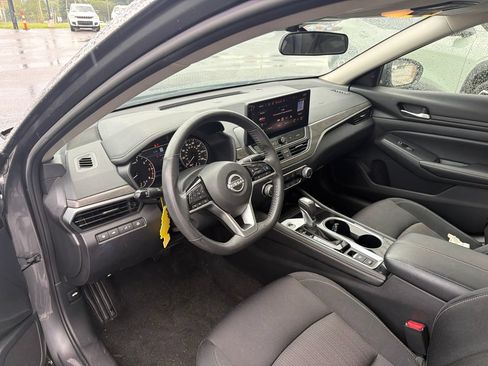Used 2024 Nissan Altima 2.5 SV w/ SV Premium Package AWD/4WD image 4