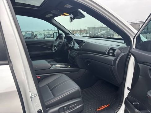 Certified 2025 Honda Passport TrailSport image 9