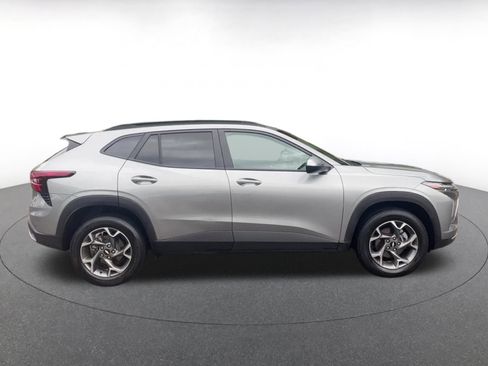 Used 2025 Chevrolet Trax LT FWD image 16