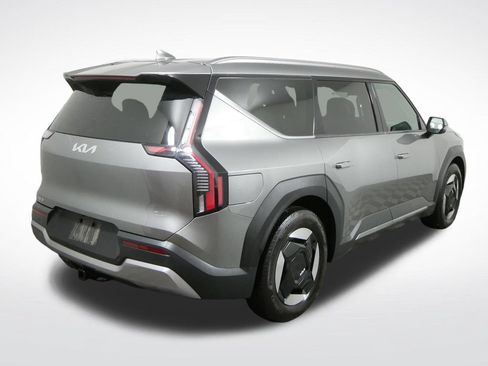 Used 2024 Kia EV9 Wind AWD/4WD image 3