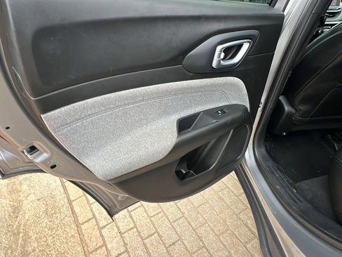 Used 2024 Jeep Compass Latitude image 22