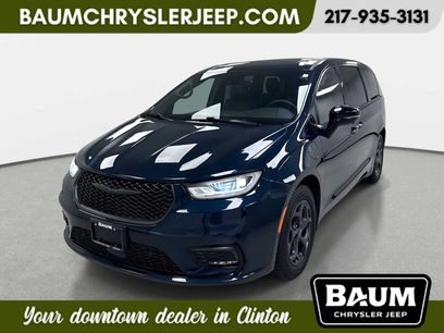 Used 2023 Chrysler Pacifica Limited w/ S Appearance Package
