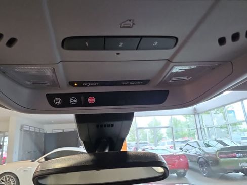 Used 2022 GMC Terrain SLT w/ Infotainment Package II AWD/4WD image 30