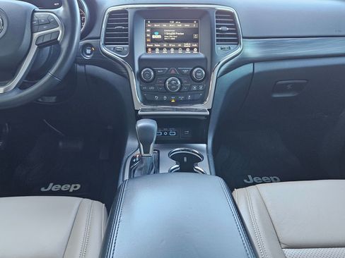 Used 2019 Jeep Grand Cherokee Laredo image 10