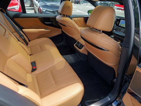 Used 2024 Lexus LS 500 AWD w/ Interior Upgrade Package image 30
