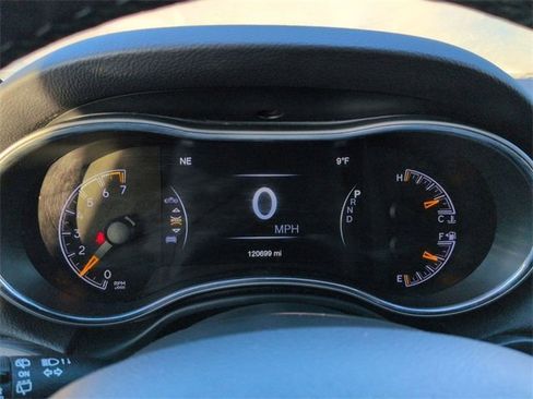 Used 2020 Jeep Grand Cherokee Altitude image 16