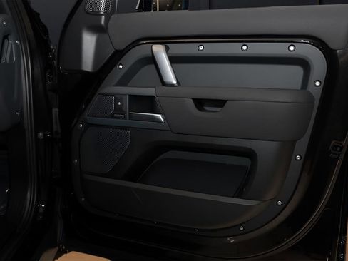 Used 2023 Land Rover Defender 110 X-Dynamic SE image 26