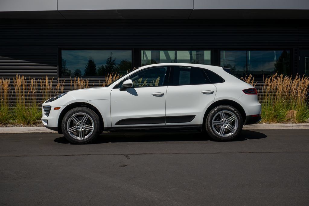 Used 2018 Porsche Macan AWD/4WD image 2