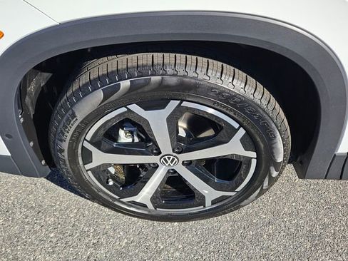New 2026 Volkswagen Tiguan SE image 18