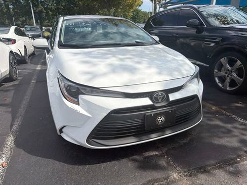 Used 2024 Toyota Corolla LE FWD image 2