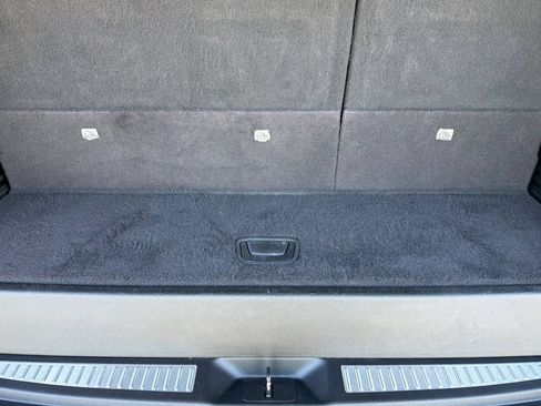 Used 2017 GMC Yukon SLT AWD/4WD image 16