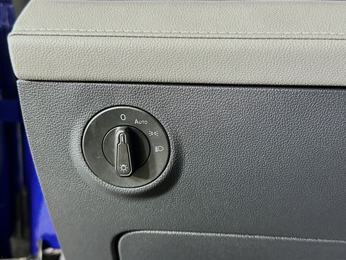 Used 2024 Volkswagen Taos SE w/ MDO Package image 31