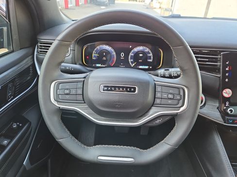 Used 2024 Jeep Wagoneer L Series II w/ Flexible Seating Group RWD image 20