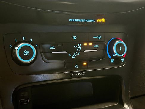 Used 2016 Ford Focus SE FWD image 10