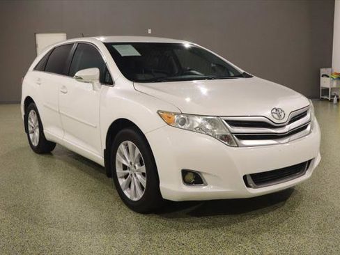 Used 2015 Toyota Venza LE FWD image 1