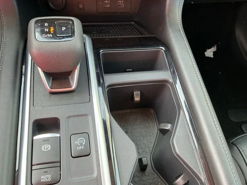 Used 2024 Nissan Pathfinder SL AWD/4WD image 23