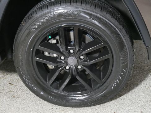 Used 2019 Jeep Grand Cherokee Limited AWD/4WD image 15