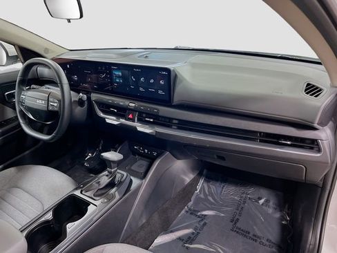Certified 2025 Kia K4 EX image 26