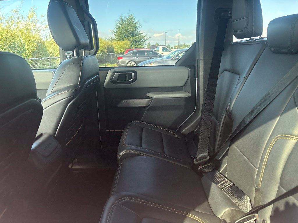 Used 2022 Ford Bronco Badlands AWD/4WD image 7