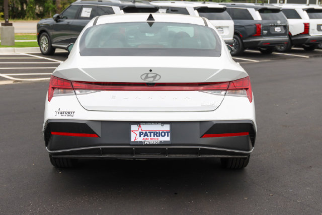 New 2026 Hyundai Elantra Limited FWD image 4