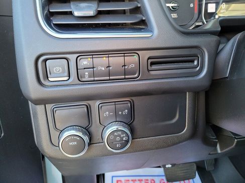 Used 2021 GMC Yukon SLT w/ Rear Media and Nav Package image 31