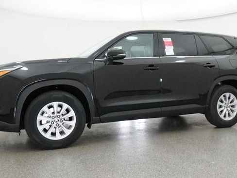 New 2026 Toyota Grand Highlander XLE image 18