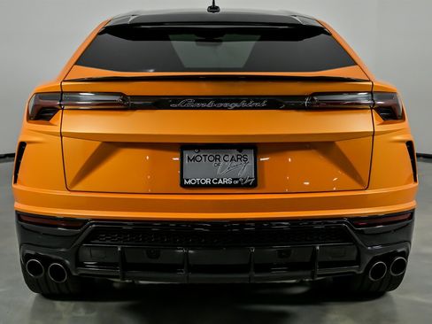 Used 2022 Lamborghini Urus image 11