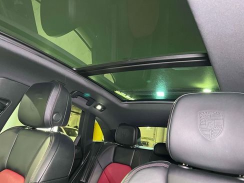 Certified 2023 Porsche Macan AWD/4WD image 18
