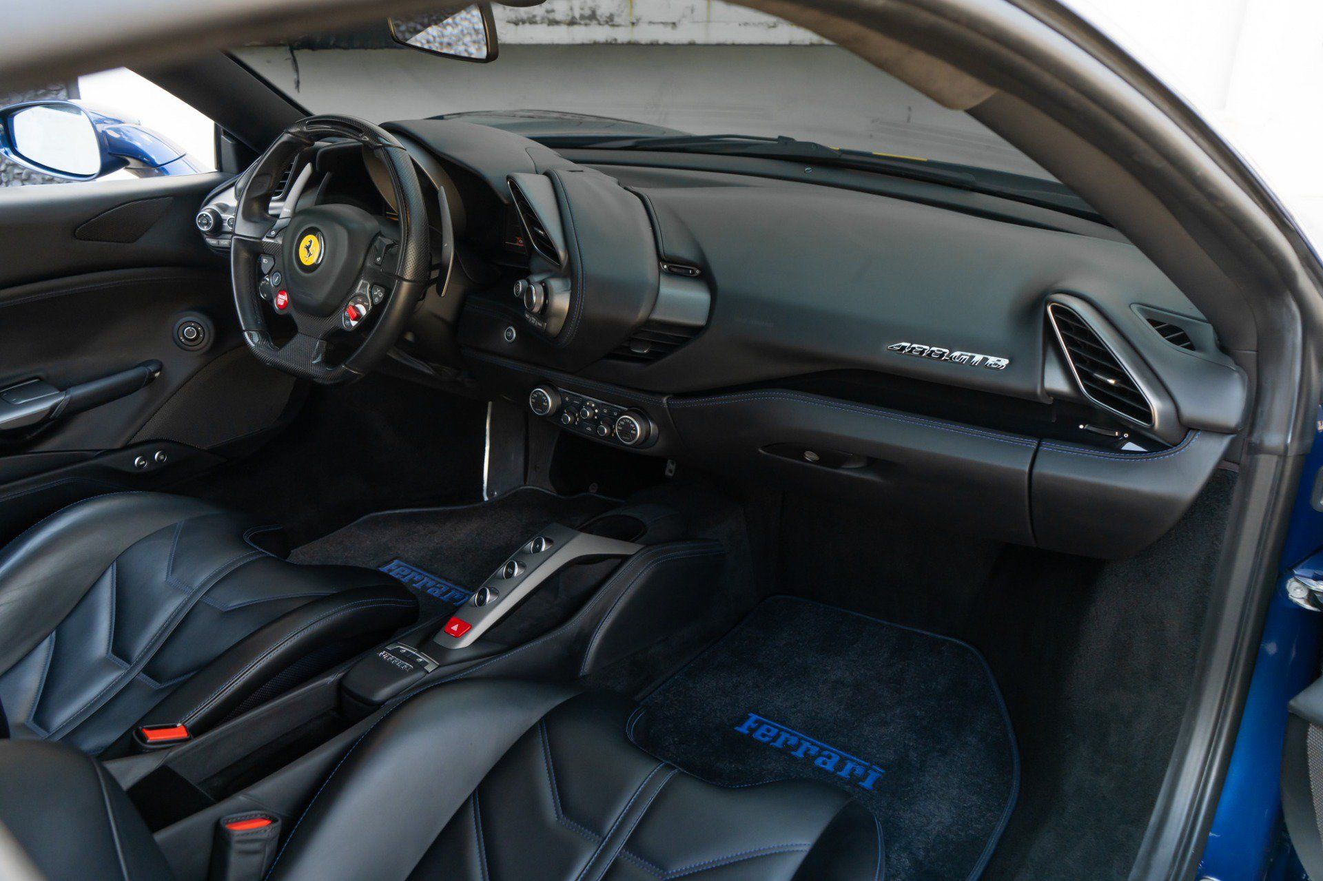 Used 2018 Ferrari 488 GTB RWD image 17