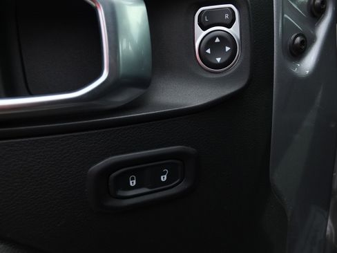 Used 2018 Jeep Wrangler Unlimited Sport S AWD/4WD image 16