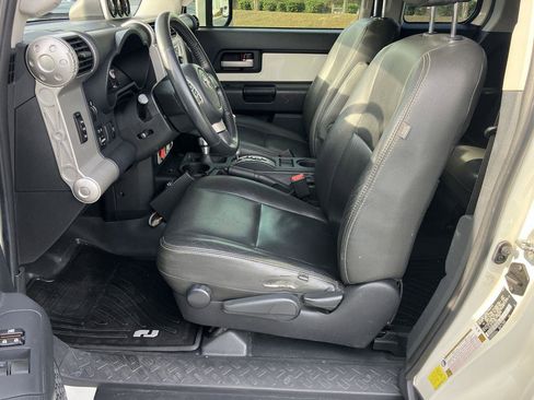 Used 2012 Toyota FJ Cruiser 4WD image 16