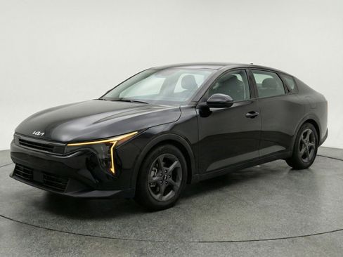 Used 2025 Kia K4 LXS image 2