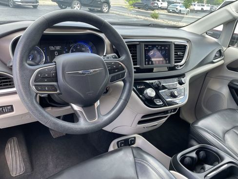 Used 2020 Chrysler Voyager Lxi FWD image 9