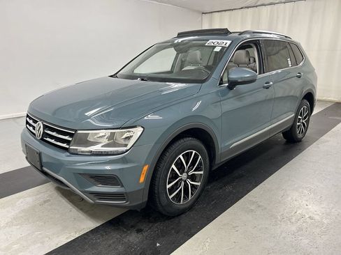 Used 2021 Volkswagen Tiguan SE w/ Panoramic Sunroof Package AWD/4WD image 5