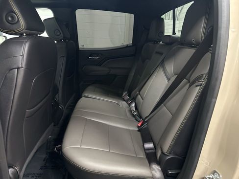 Used 2024 Chevrolet Colorado ZR2 w/ ZR2 Convenience Package III AWD/4WD image 21