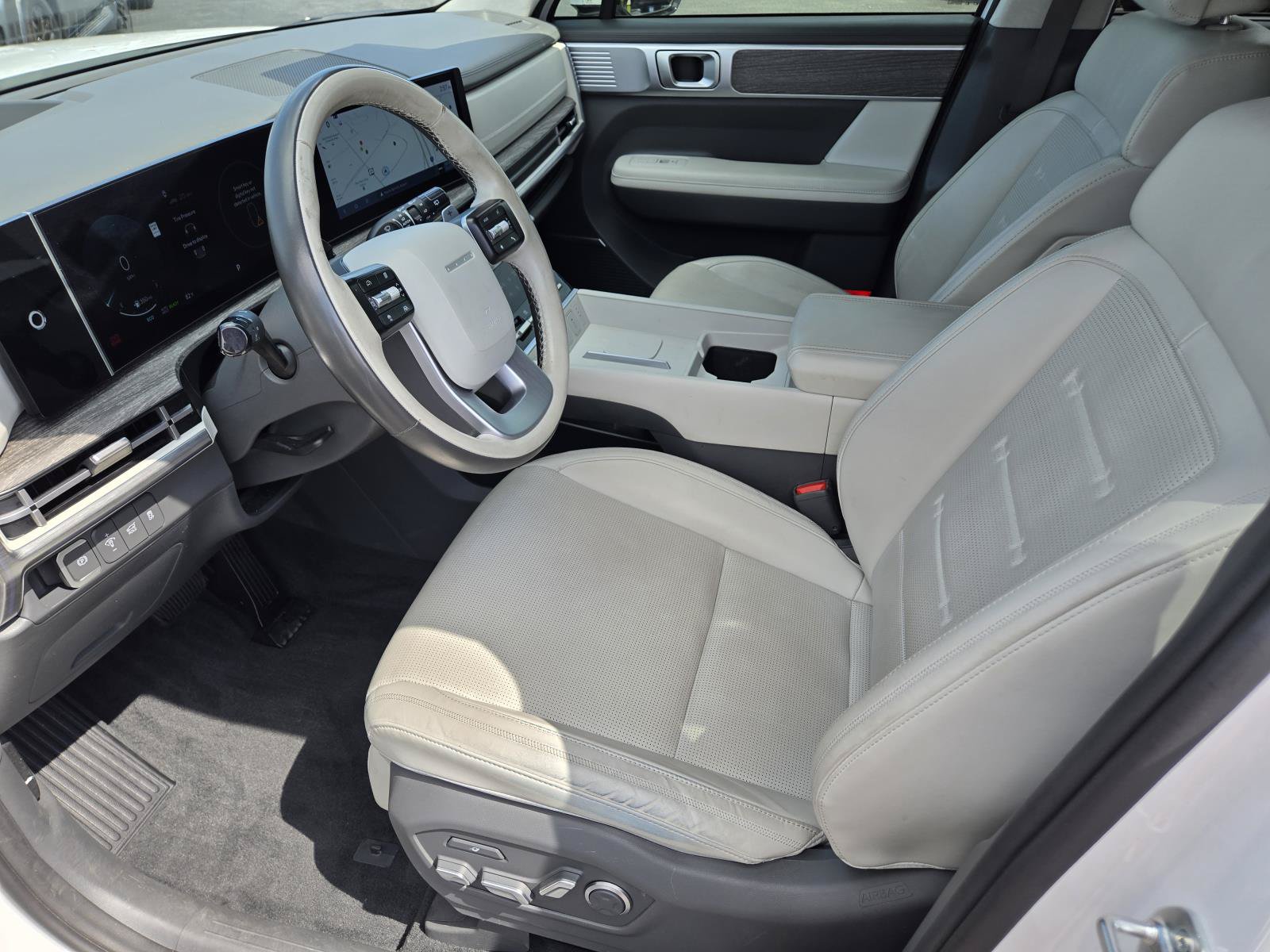 Used 2025 Hyundai Santa Fe Calligraphy AWD/4WD image 16