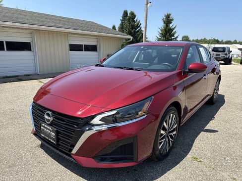 Used 2023 Nissan Altima 2.5 SV w/ SV Premium Package AWD/4WD image 13