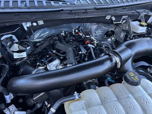 Used 2025 Ford Expedition Active AWD/4WD image 30