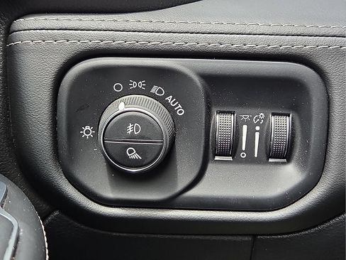 Used 2024 RAM 2500 Limited AWD/4WD image 19