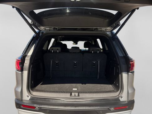 Used 2025 GMC Acadia Elevation image 18