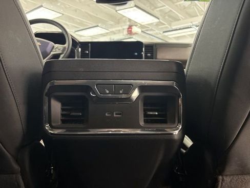 Used 2024 Chevrolet Silverado 1500 High Country w/ High Country Premium Package image 33